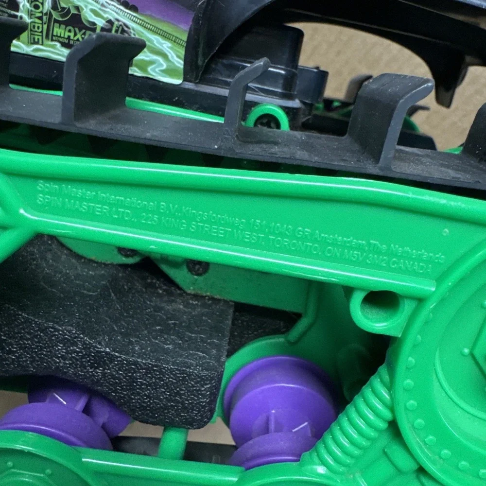 Monster Jam Grave Digger Trax RC All-Terrain Vehicle,‎ 1:15 Scale Toy Truck Only